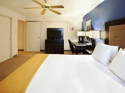 Holiday Express Keith Ware Hall Hotel