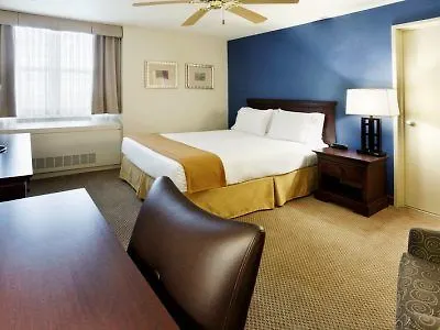 Hotel Holiday Express Keith Ware Hall 2*